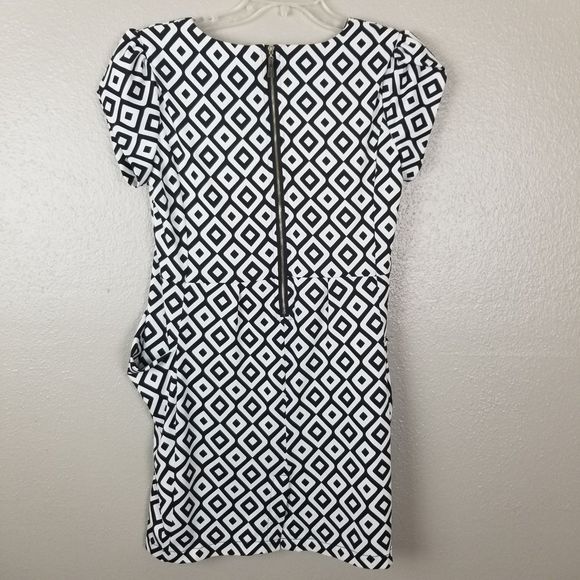 Rose Republic B/W Short Sleeve Mini Dress L - Picture 3 of 6